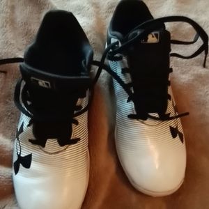 Boys baseball cleats
